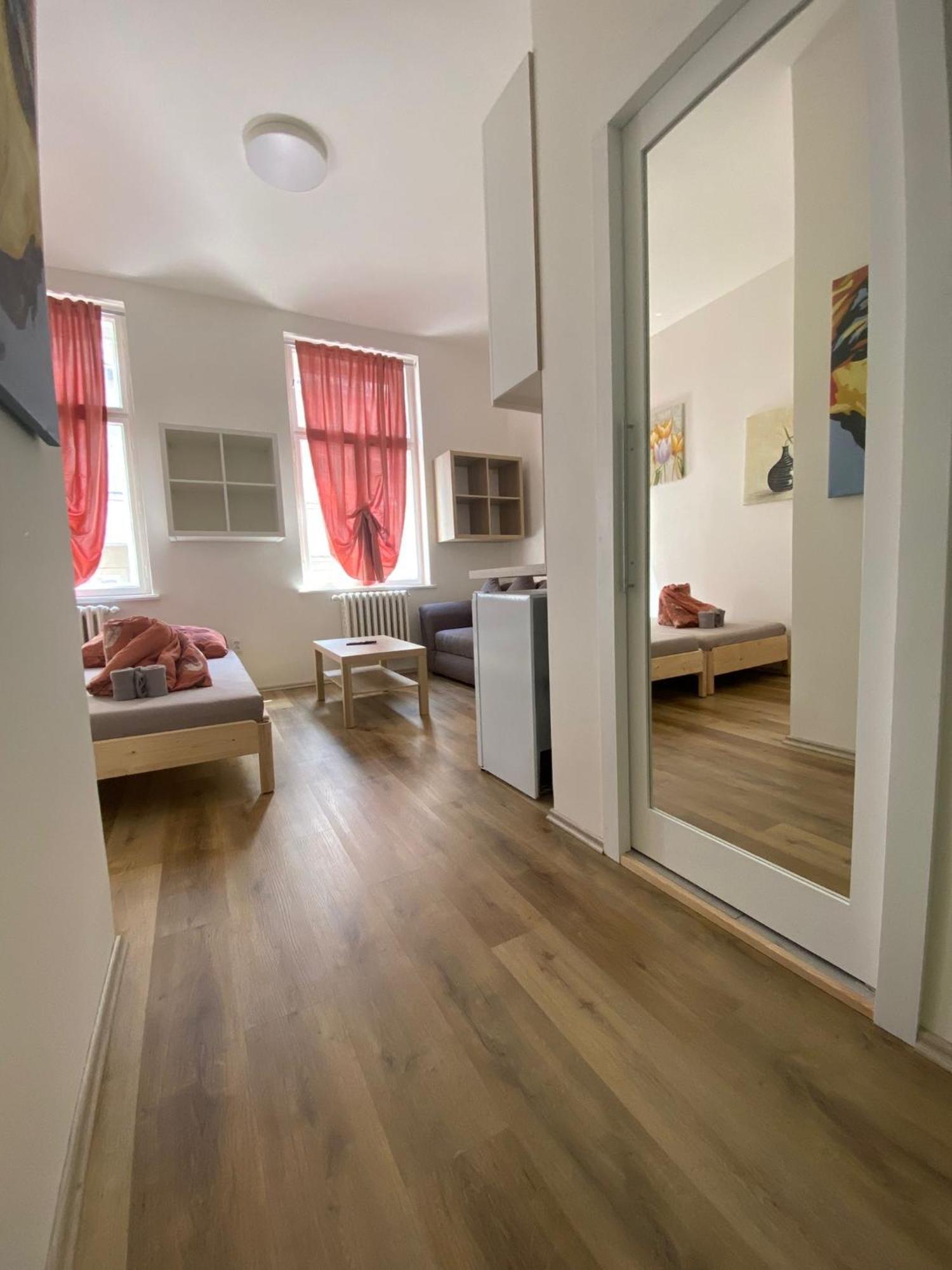 Garsoniera Ostrava City Centr, Na Hradbach 118 ภายนอก รูปภาพ